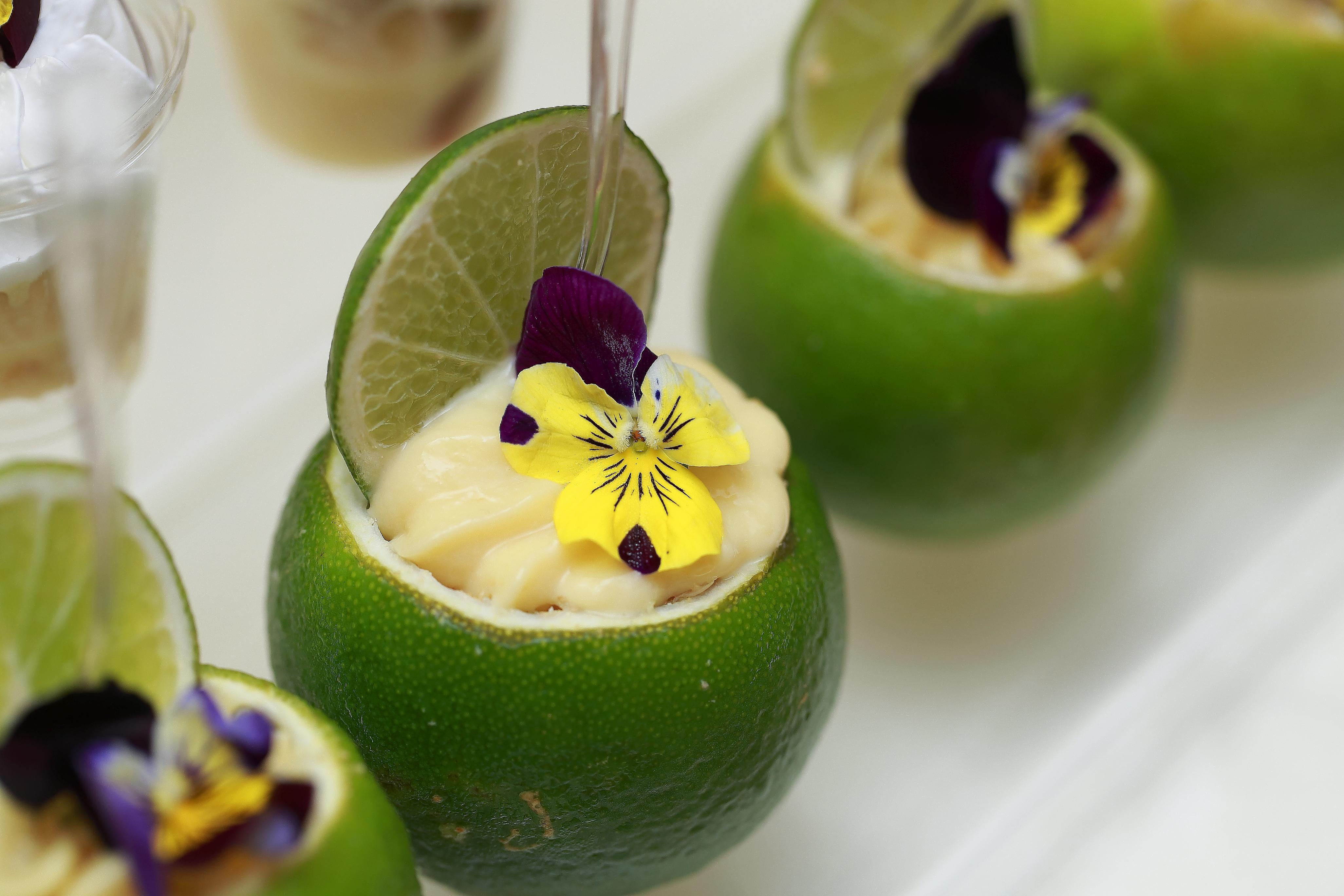 Bristol Panama, A Registry Collection Hotel Luaran gambar A lime being used as a garnish