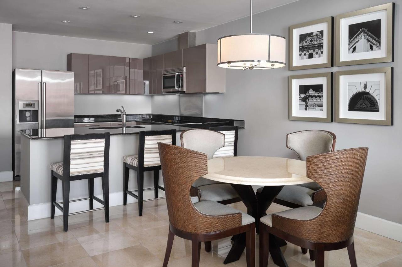 Bristol Panama, A Registry Collection Hotel Luaran gambar A kitchen and dining room