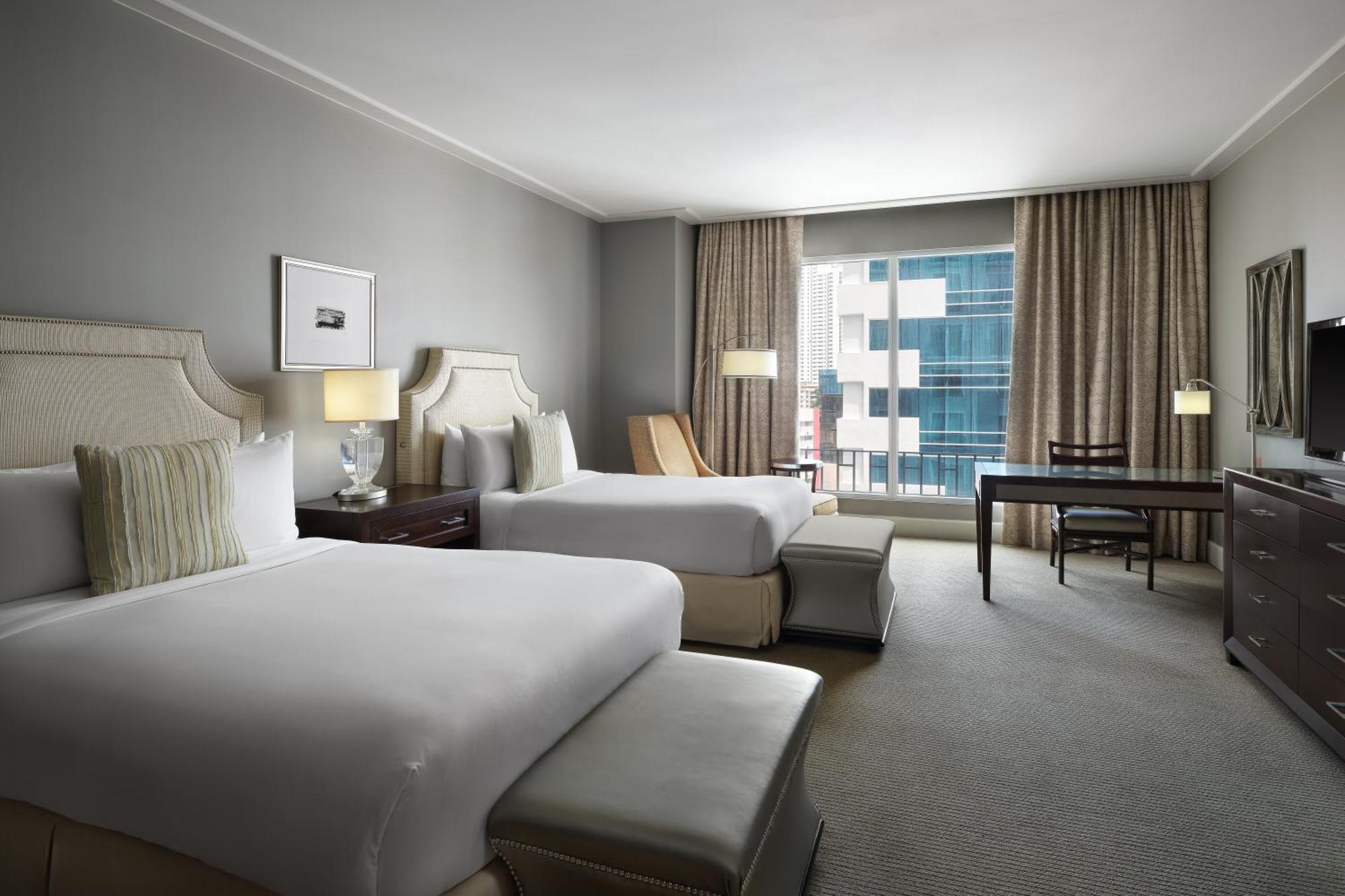 Bristol Panama, A Registry Collection Hotel Luaran gambar A guest room at the JW Marriott Detroit Renaissance Center