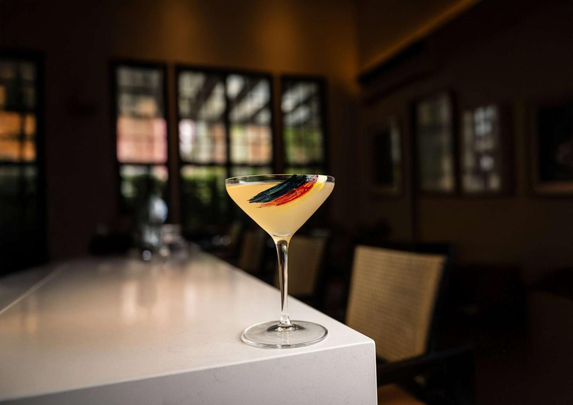 Bristol Panama, A Registry Collection Hotel Luaran gambar A cocktail at the bar